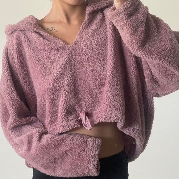 Urban Outfitters Tops - Urban Outfitters Cropped Sherpa Fleece V-Neck Hoodie Pullover- Lilac- Large